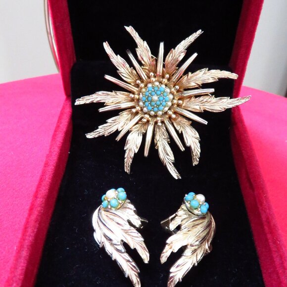 vintage M BOUCHER set pin Brooch and earrings, domed turquoise, gold, RARE, star - Picture 1 of 14